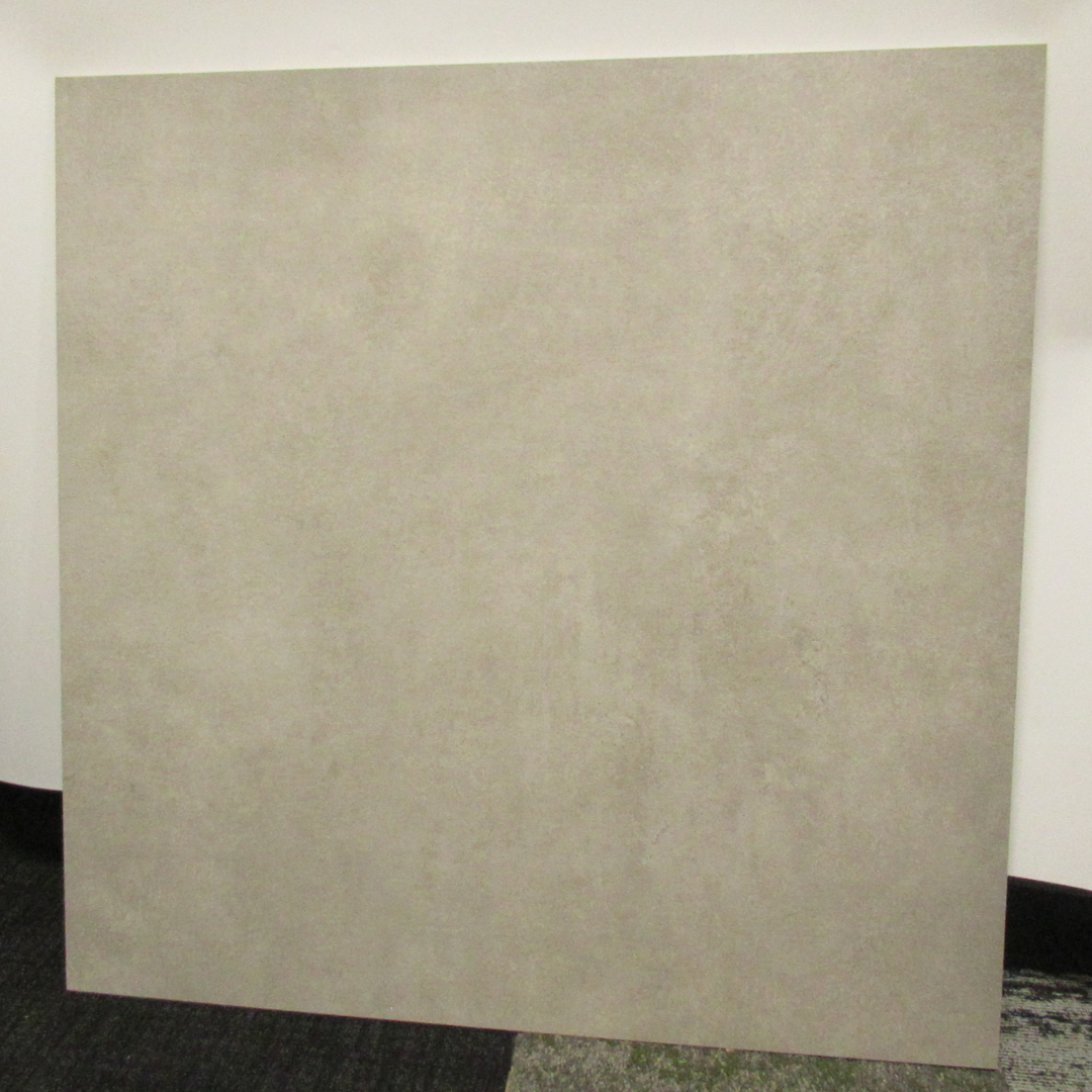 B&B  Europe  Pearl 30 x 60cm - B&Beuropepearlantislip-80x80cm.png